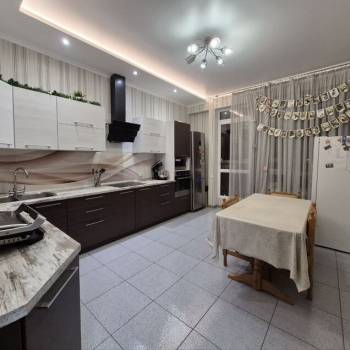 Продается Многокомнатная квартира, 115 м²