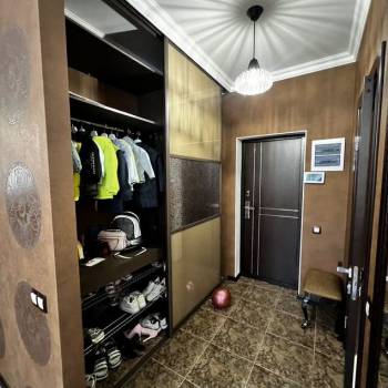 Продается 3-х комнатная квартира, 108 м²