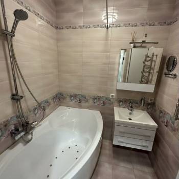 Сдается 2-х комнатная квартира, 75 м²