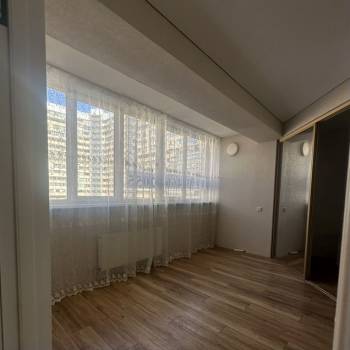 Продается 1-комнатная квартира, 64 м²