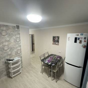 Продается 1-комнатная квартира, 37 м²