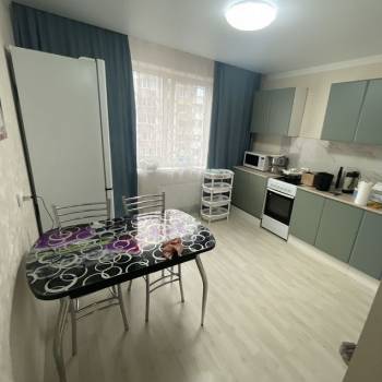 Продается 1-комнатная квартира, 37 м²