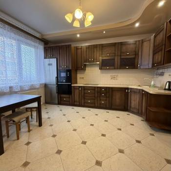 Сдается 2-х комнатная квартира, 83 м²