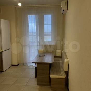 Сдается 1-комнатная квартира, 42 м²