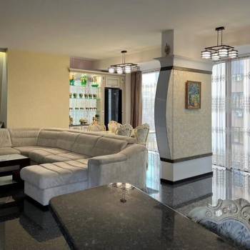 Продается 3-х комнатная квартира, 177 м²