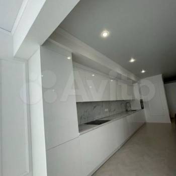 Сдается 1-комнатная квартира, 63 м²