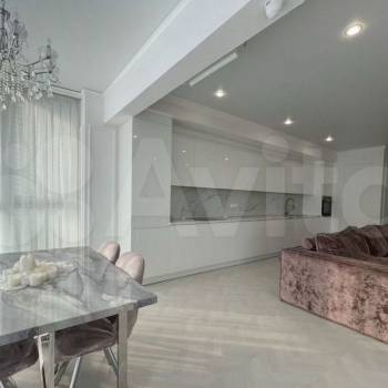 Сдается 1-комнатная квартира, 63 м²