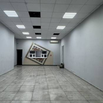 Сдается Нежилое помещение, 300 м²