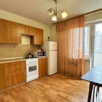 Сдается 1-комнатная квартира, 38 м²