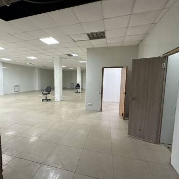 Сдается Нежилое помещение, 216 м²