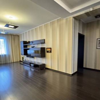 Сдается 2-х комнатная квартира, 90 м²