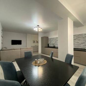 Сдается 2-х комнатная квартира, 95 м²