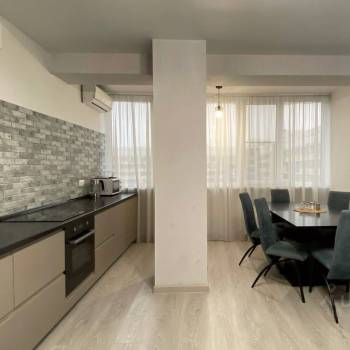 Сдается 2-х комнатная квартира, 95 м²