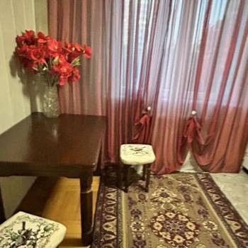 Продается Многокомнатная квартира, 100 м²