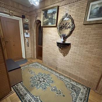 Продается Многокомнатная квартира, 100 м²