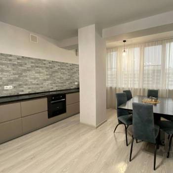 Сдается 2-х комнатная квартира, 95 м²