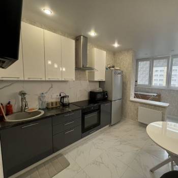 Продается 1-комнатная квартира, 38 м²