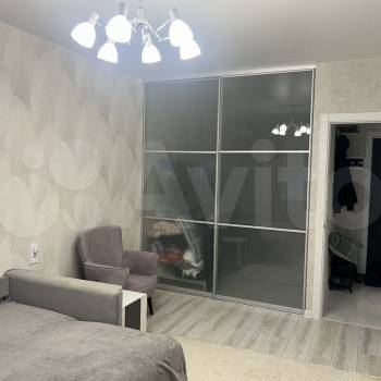 Продается 1-комнатная квартира, 38 м²