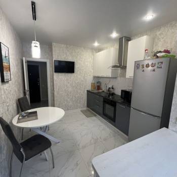 Продается 1-комнатная квартира, 38 м²