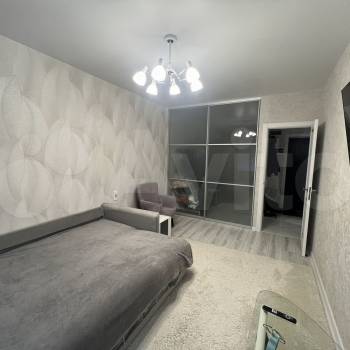 Продается 1-комнатная квартира, 38 м²