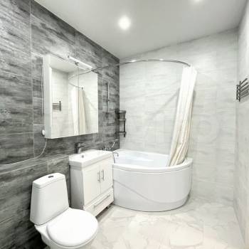 Продается 1-комнатная квартира, 53 м²