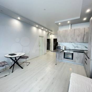 Продается 1-комнатная квартира, 53 м²