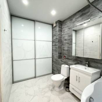 Продается 1-комнатная квартира, 53 м²