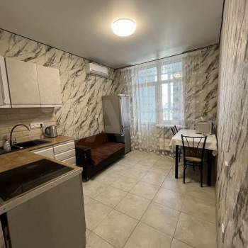 Сдается 1-комнатная квартира, 42 м²