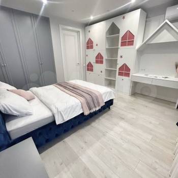 Продается Многокомнатная квартира, 130 м²