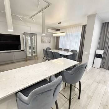 Продается Многокомнатная квартира, 130 м²