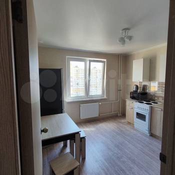 Сдается 1-комнатная квартира, 39 м²