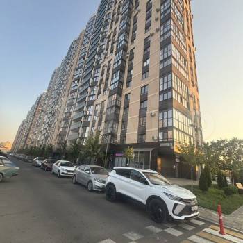 Сдается 1-комнатная квартира, 49 м²