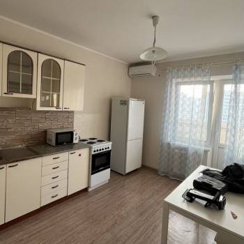 Сдается 1-комнатная квартира, 38 м²