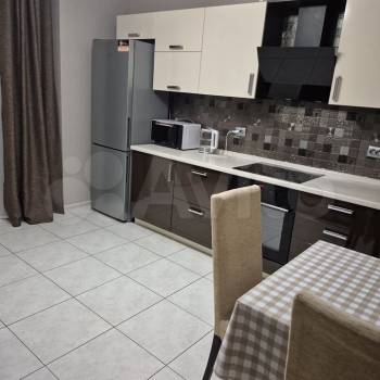 Сдается 1-комнатная квартира, 42 м²