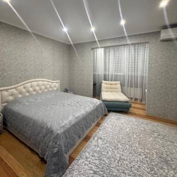 Продается 3-х комнатная квартира, 200 м²