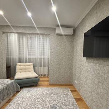 Продается 3-х комнатная квартира, 200 м²