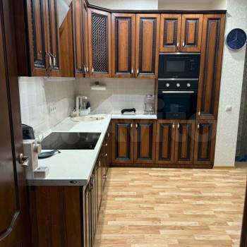 Продается 3-х комнатная квартира, 200 м²