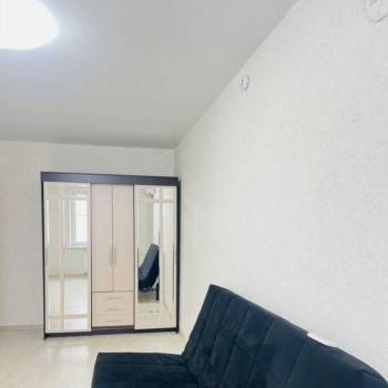 Продается 1-комнатная квартира, 37 м²