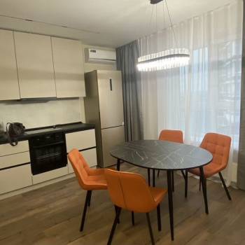 Сдается 2-х комнатная квартира, 79 м²