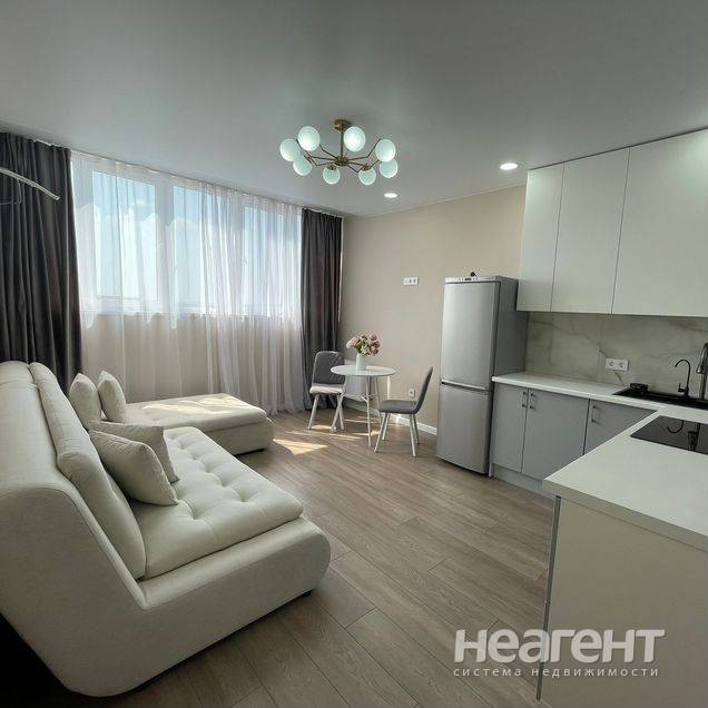 Продаю студию, Губернский, ул. Домбайская