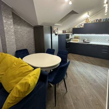 Продается 1-комнатная квартира, 100 м²