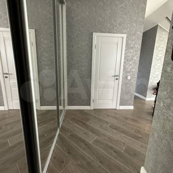 Продается 1-комнатная квартира, 100 м²