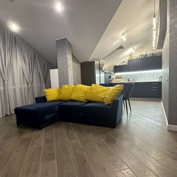 Продается 1-комнатная квартира, 100 м²