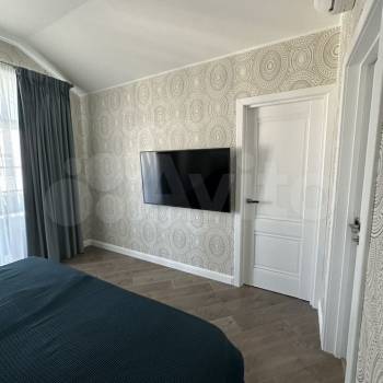 Продается 1-комнатная квартира, 100 м²