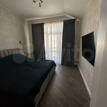 Продается 1-комнатная квартира, 100 м²