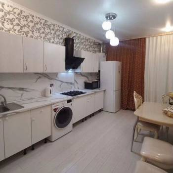 Сдается 2-х комнатная квартира, 77 м²