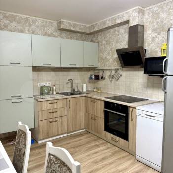 Сдается 2-х комнатная квартира, 75 м²