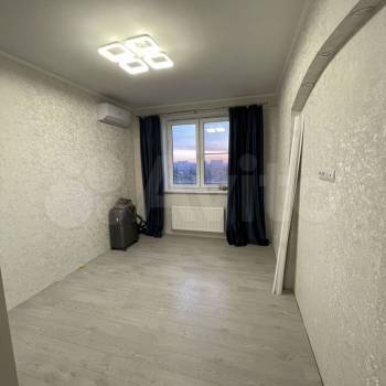 Продается 1-комнатная квартира, 42 м²