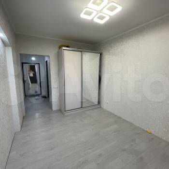 Продается 1-комнатная квартира, 42 м²