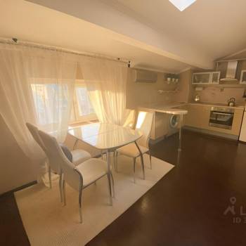 Продается 1-комнатная квартира, 42 м²